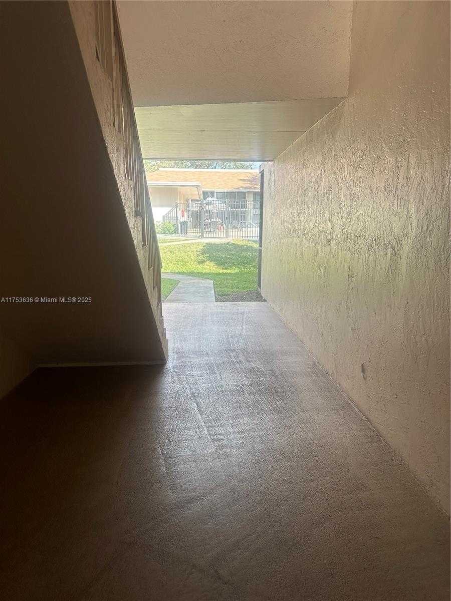 Small Image of 5851 WASHINGTON ST #84, Hollywood Number 9
