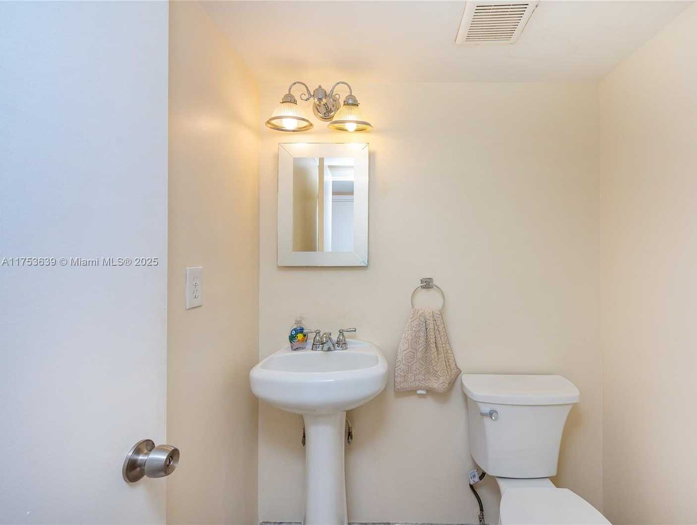 Small Image of 100 GOLDEN ISLES DR #104, Hallandale Beach Number 15