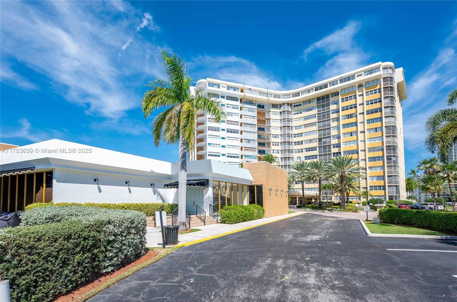 Small Image of 100 GOLDEN ISLES DR #104, Hallandale Beach Number 28