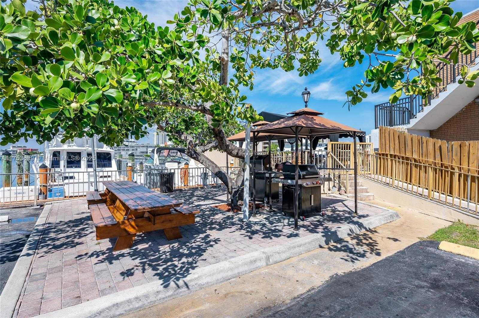 Small Image of 100 GOLDEN ISLES DR #104, Hallandale Beach Number 3