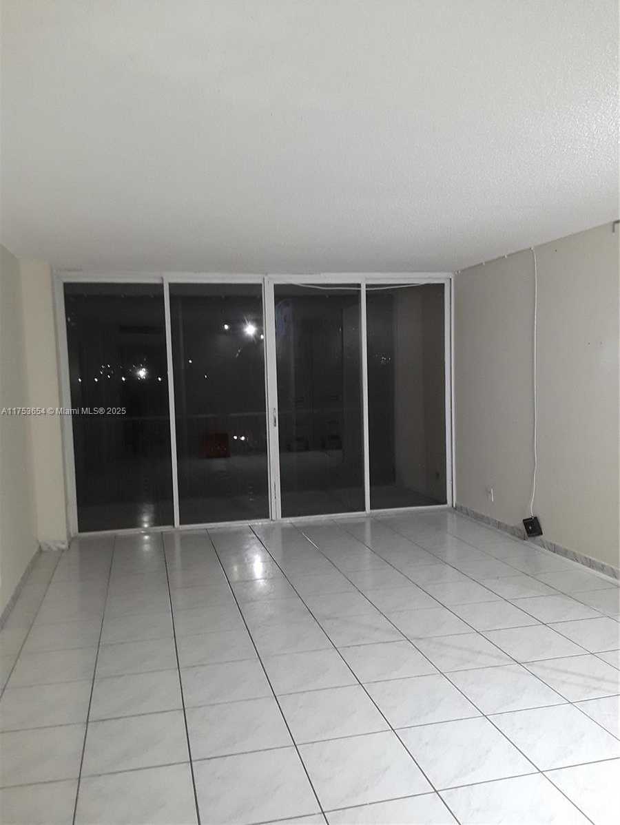 Small Image of 3101 #504, Aventura Number 10
