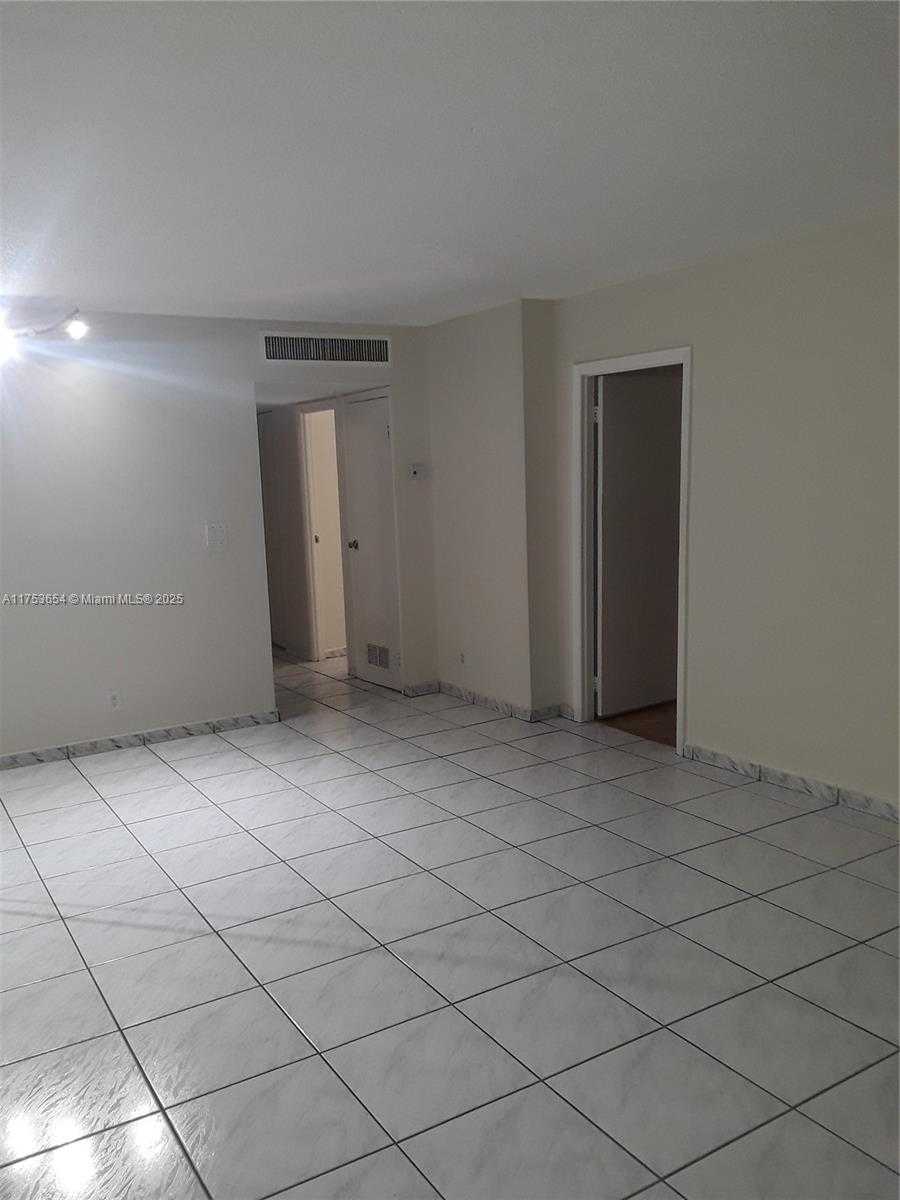 Small Image of 3101 #504, Aventura Number 12