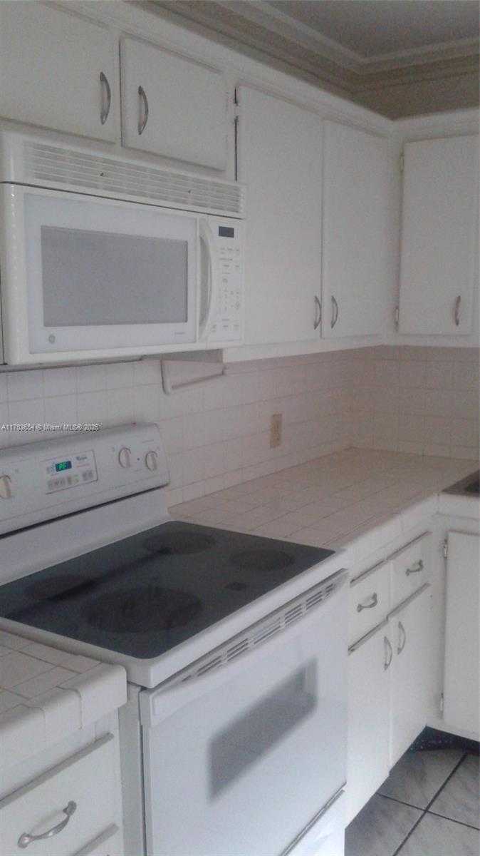 Small Image of 3101 #504, Aventura Number 3