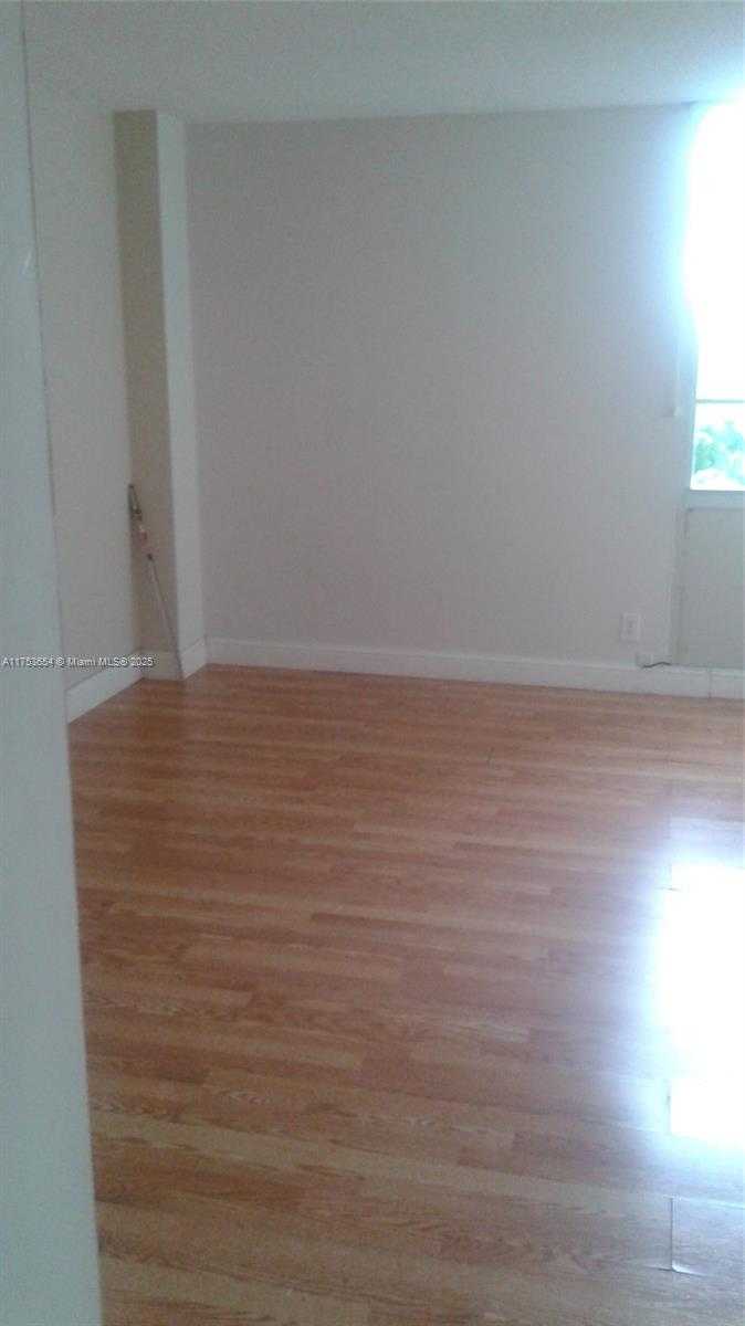 Small Image of 3101 #504, Aventura Number 9
