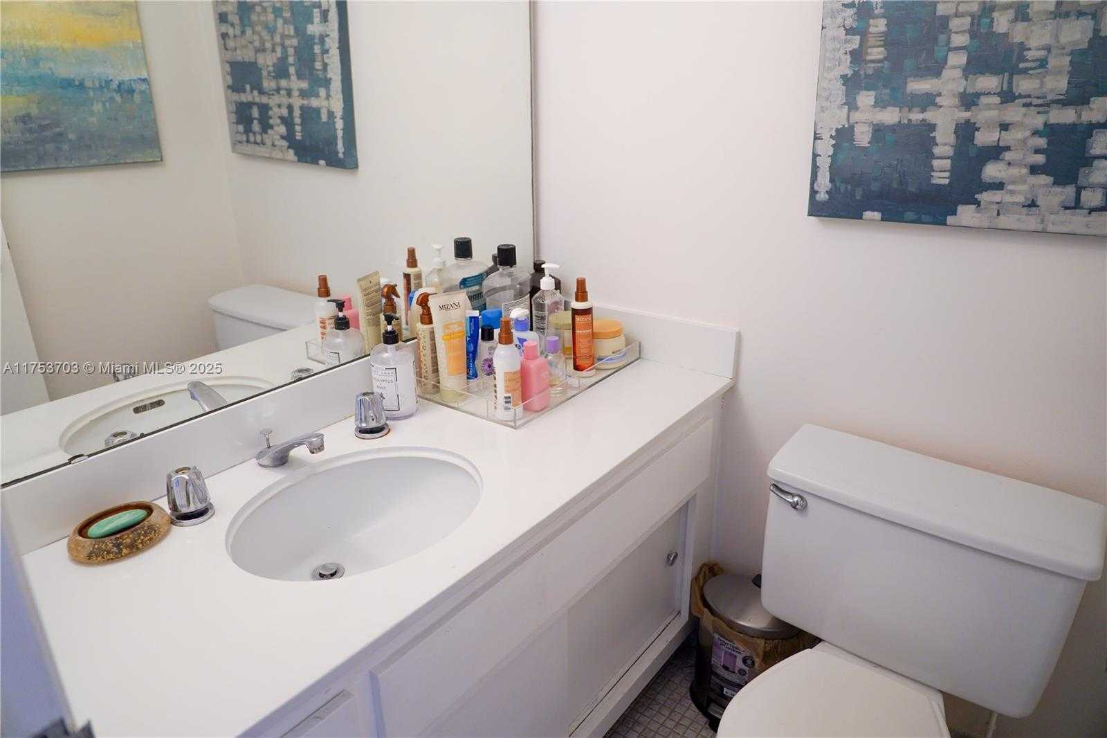 Small Image of 500 BAYVIEW DR #1219, Sunny Isles Beach Number 12