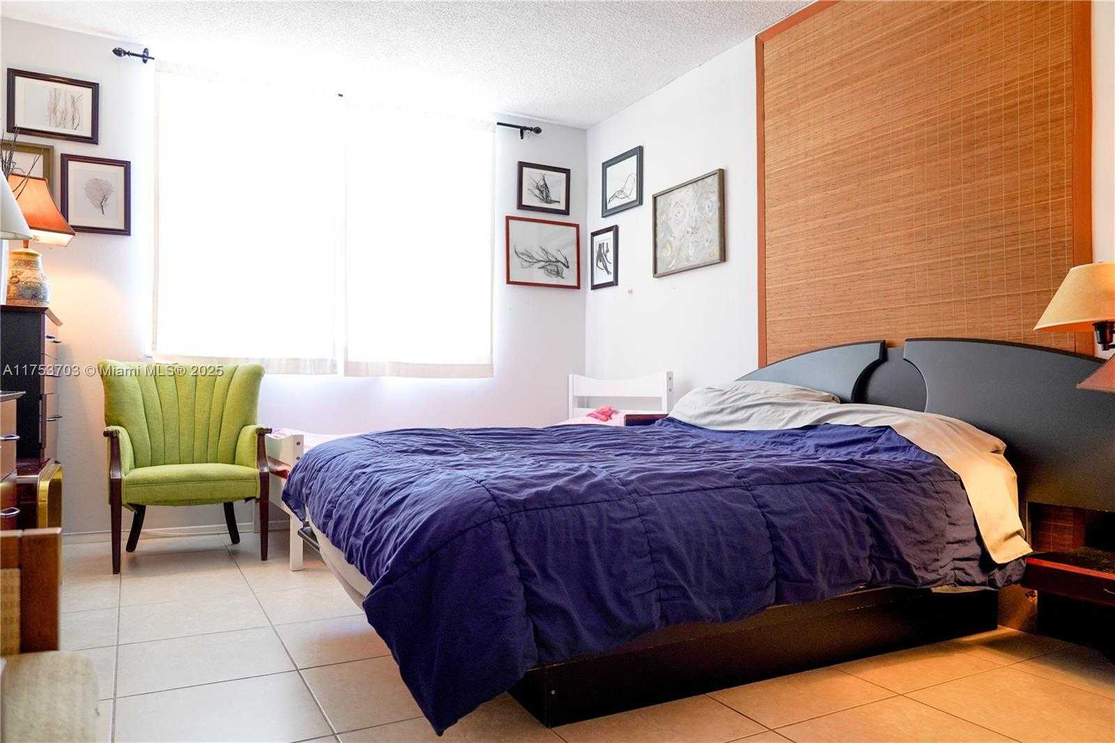 Small Image of 500 BAYVIEW DR #1219, Sunny Isles Beach Number 16
