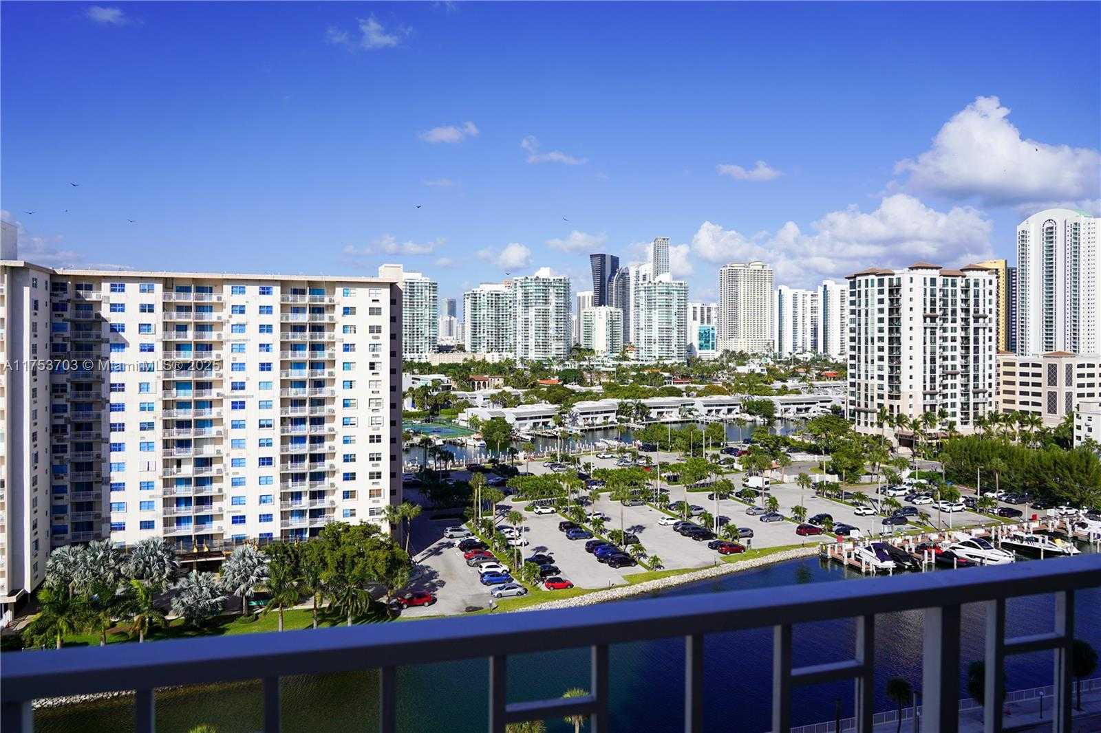 Small Image of 500 BAYVIEW DR #1219, Sunny Isles Beach Number 2
