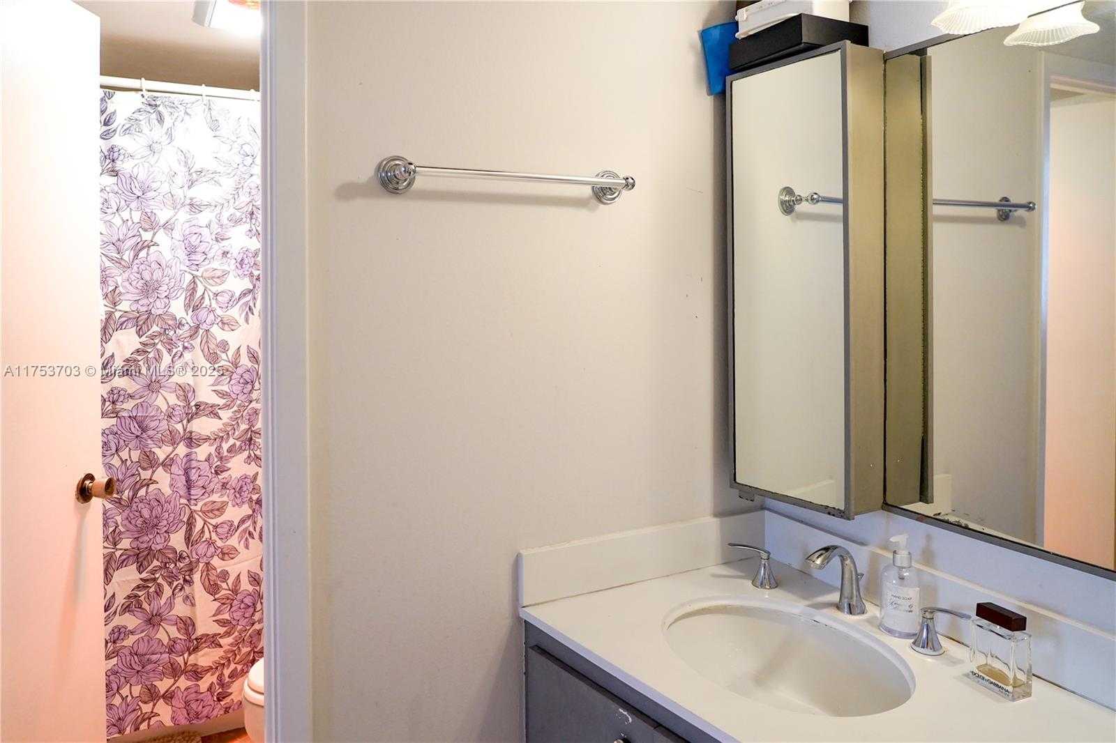Small Image of 500 BAYVIEW DR #1219, Sunny Isles Beach Number 22