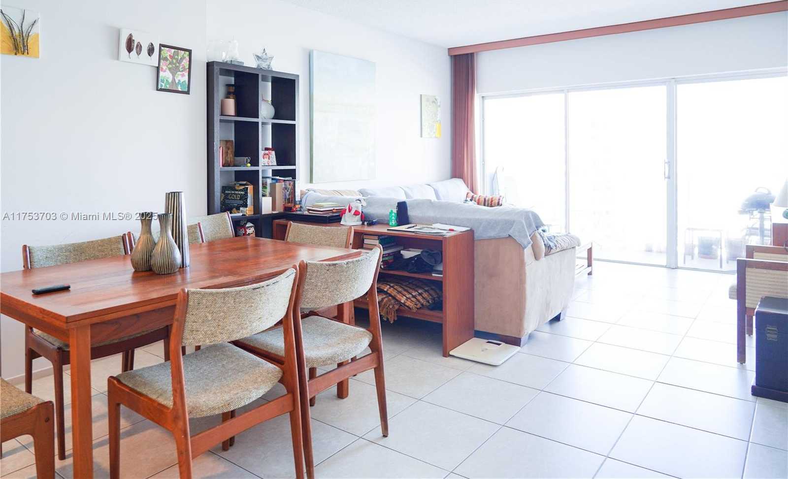 Small Image of 500 BAYVIEW DR #1219, Sunny Isles Beach Number 4