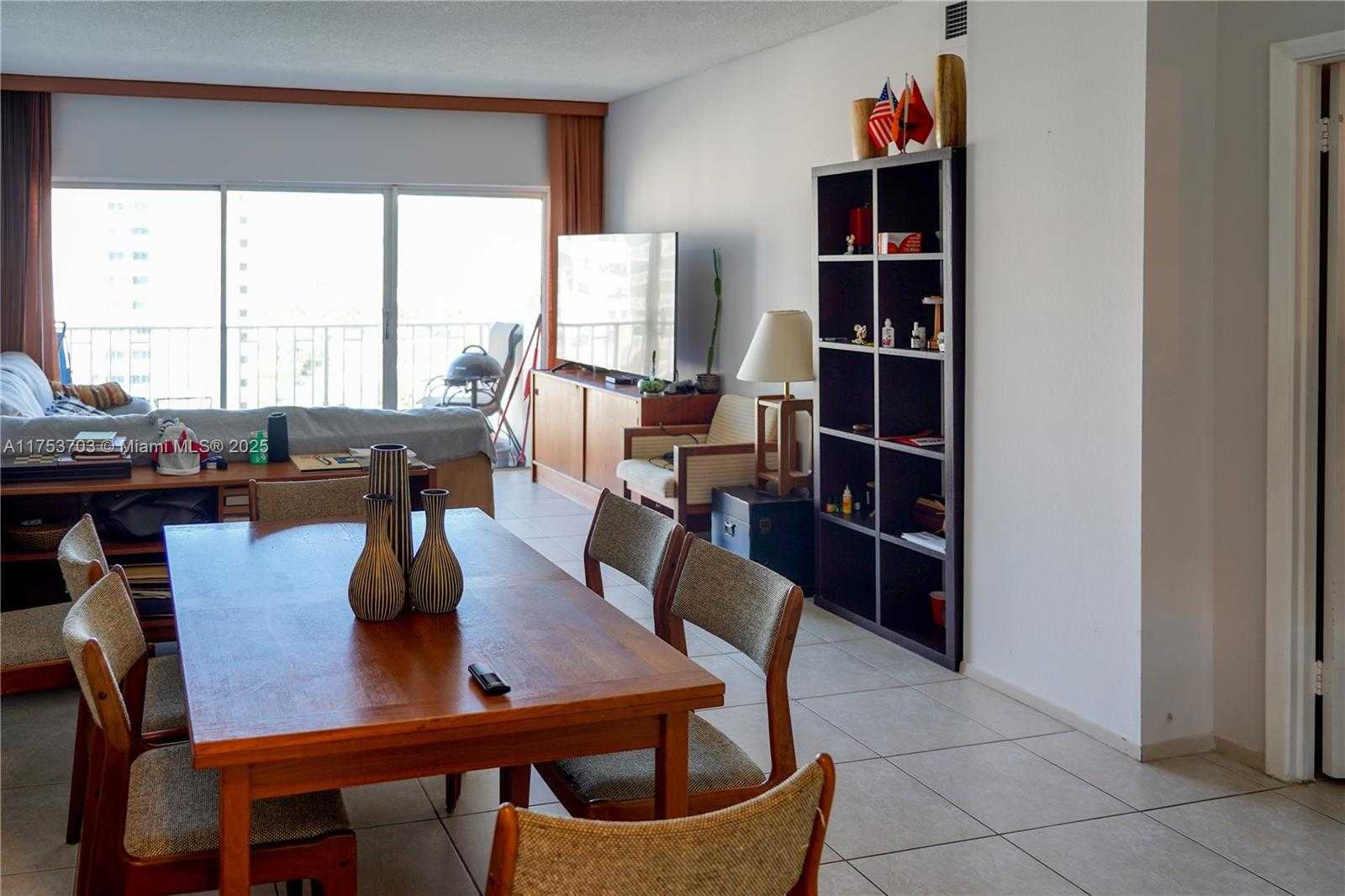 Small Image of 500 BAYVIEW DR #1219, Sunny Isles Beach Number 7