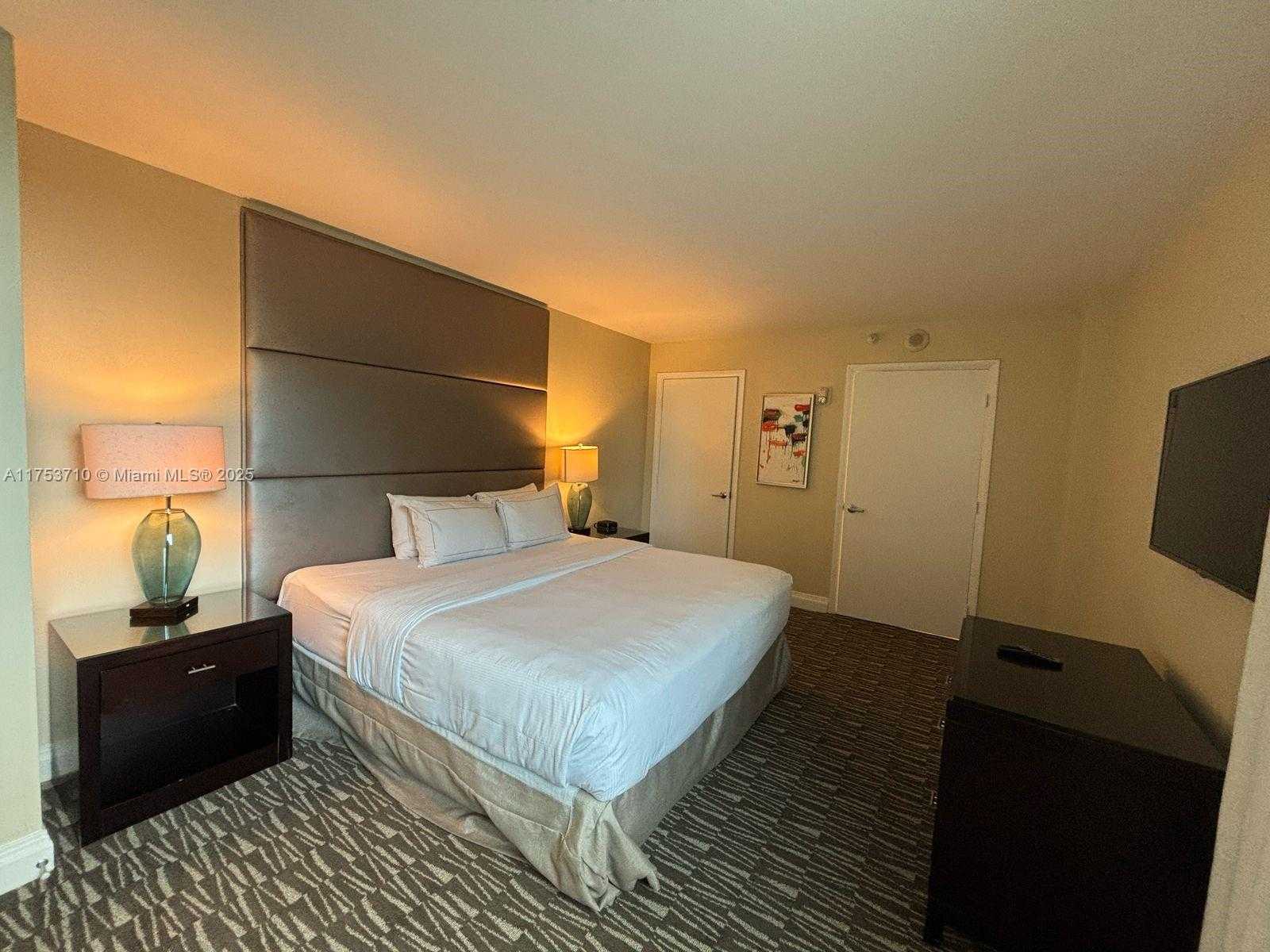 Small Image of 2670 Sunrise Blvd, Fort Lauderdale, FL 33304, USA Number 3