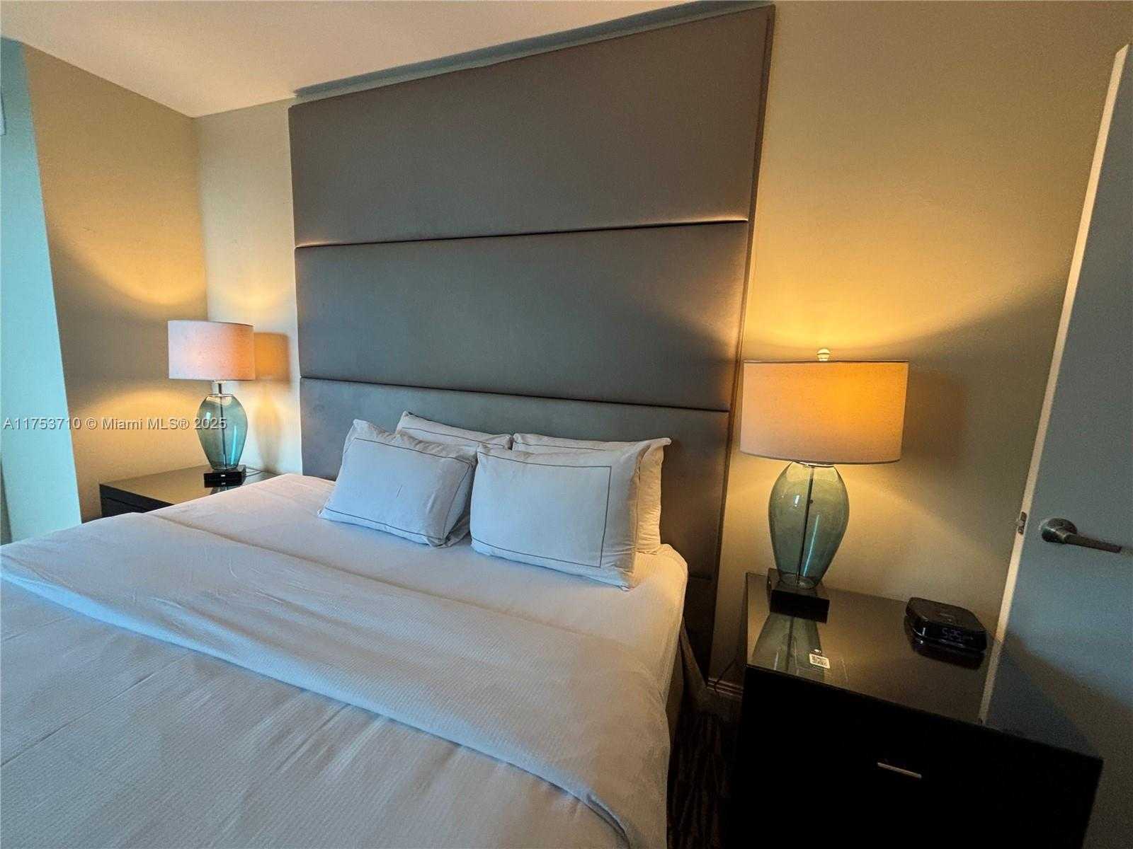 Small Image of 2670 Sunrise Blvd, Fort Lauderdale, FL 33304, USA Number 4