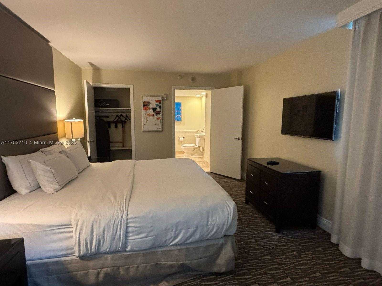 Small Image of 2670 Sunrise Blvd, Fort Lauderdale, FL 33304, USA Number 6