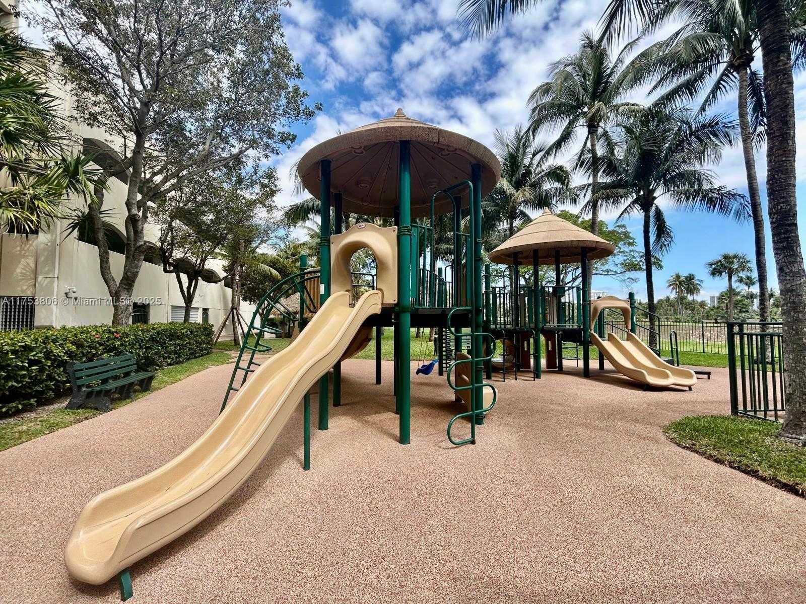 Small Image of 19501 WEST COUNTRY CLUB DR #709, Aventura Number 19