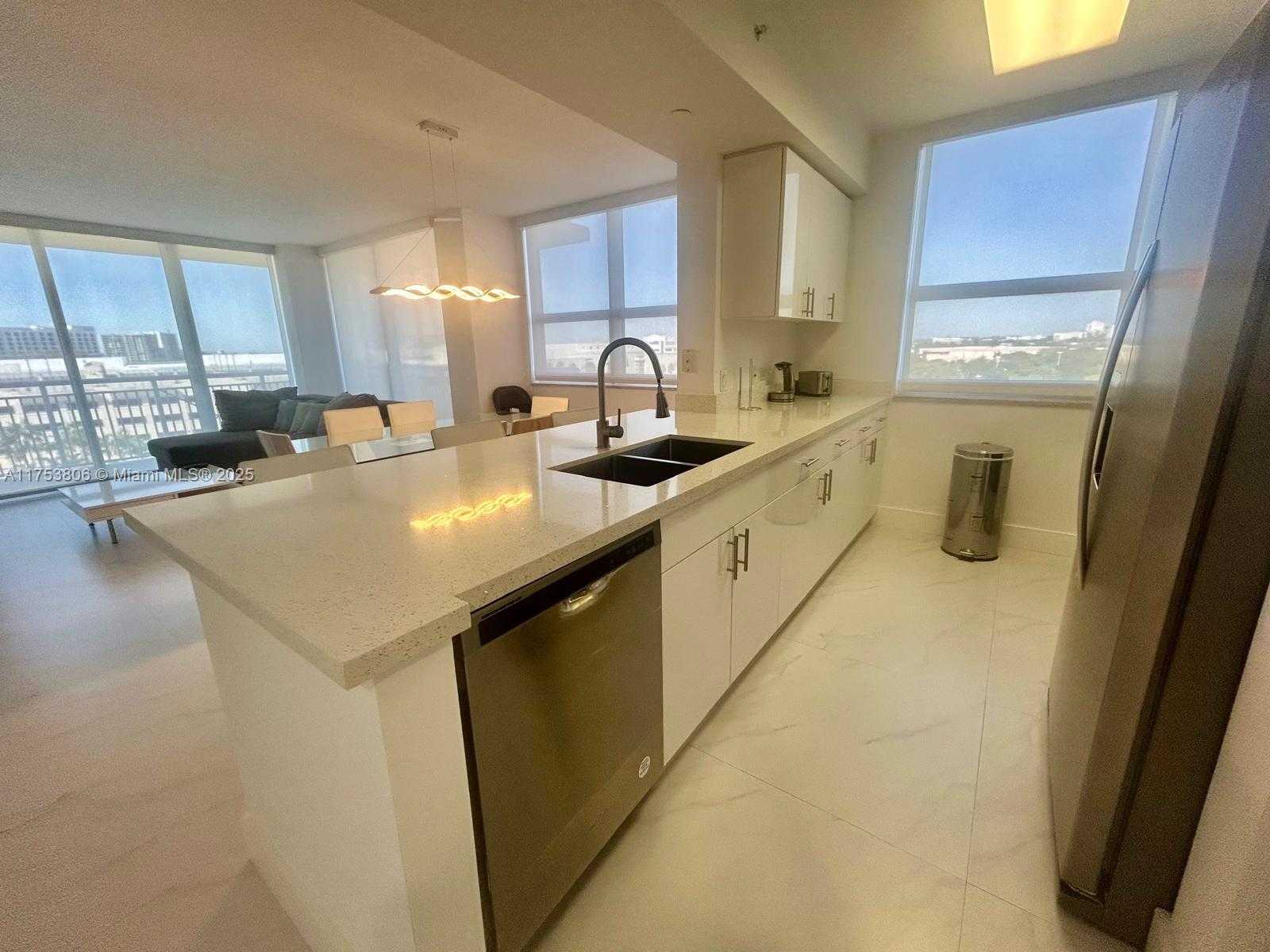Small Image of 19501 WEST COUNTRY CLUB DR #709, Aventura Number 2