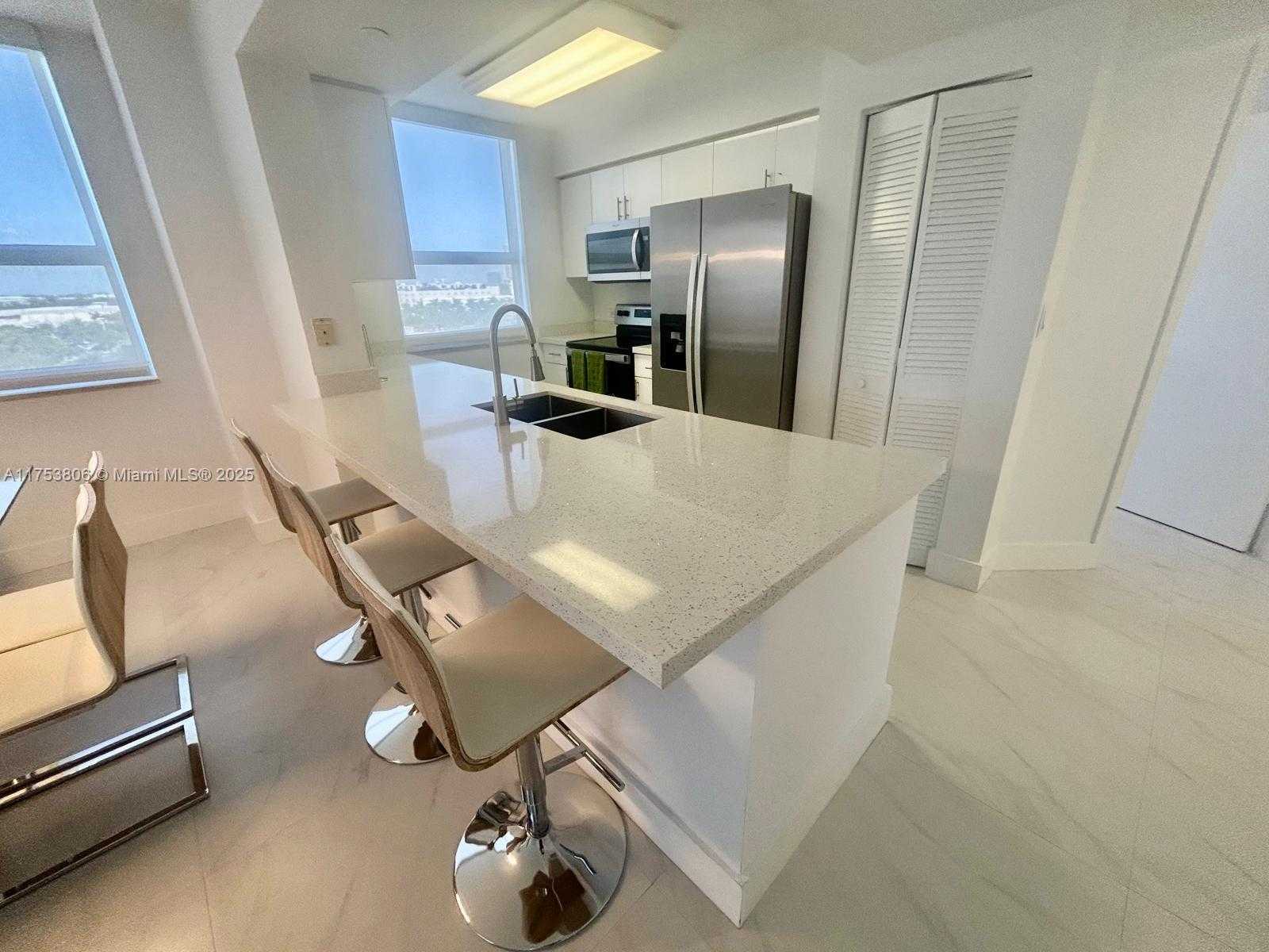 Small Image of 19501 WEST COUNTRY CLUB DR #709, Aventura Number 4