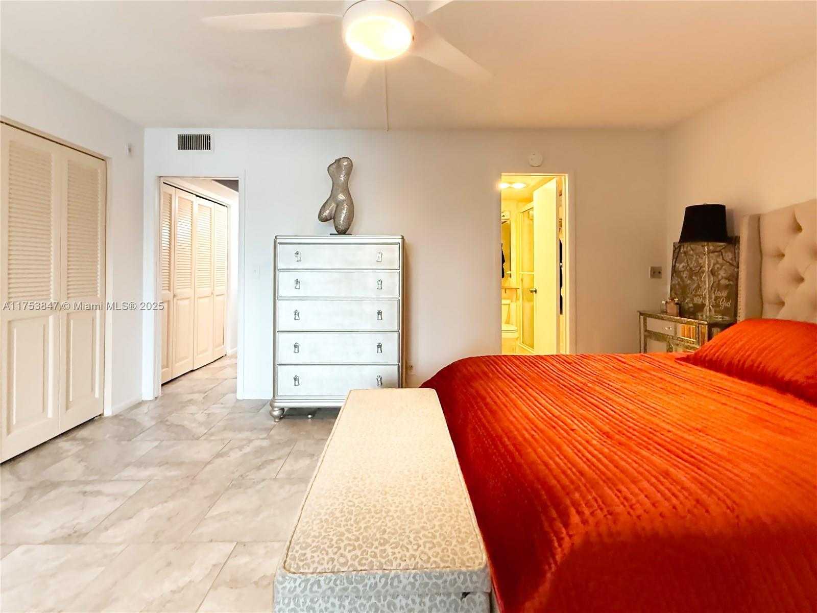 Small Image of 2009 NORTH FARNHAM N #2009, Deerfield Beach Number 10