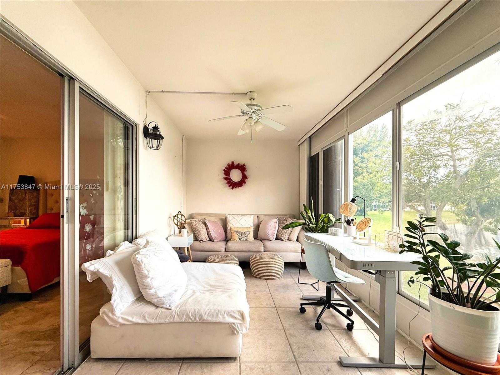 Small Image of 2009 NORTH FARNHAM N #2009, Deerfield Beach Number 12