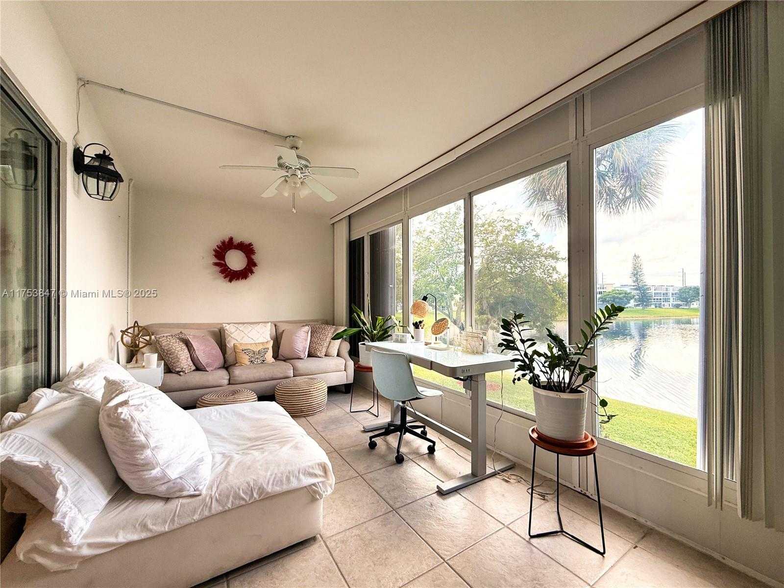 Small Image of 2009 NORTH FARNHAM N #2009, Deerfield Beach Number 13