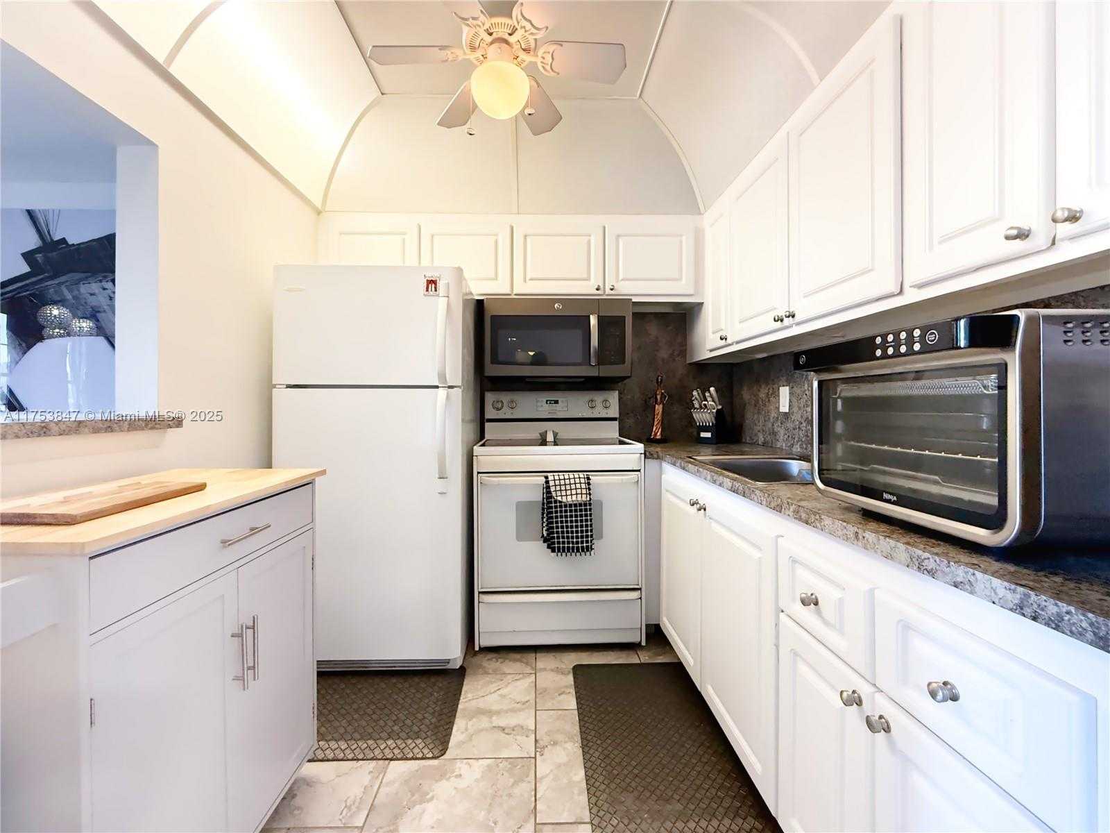 Small Image of 2009 NORTH FARNHAM N #2009, Deerfield Beach Number 15