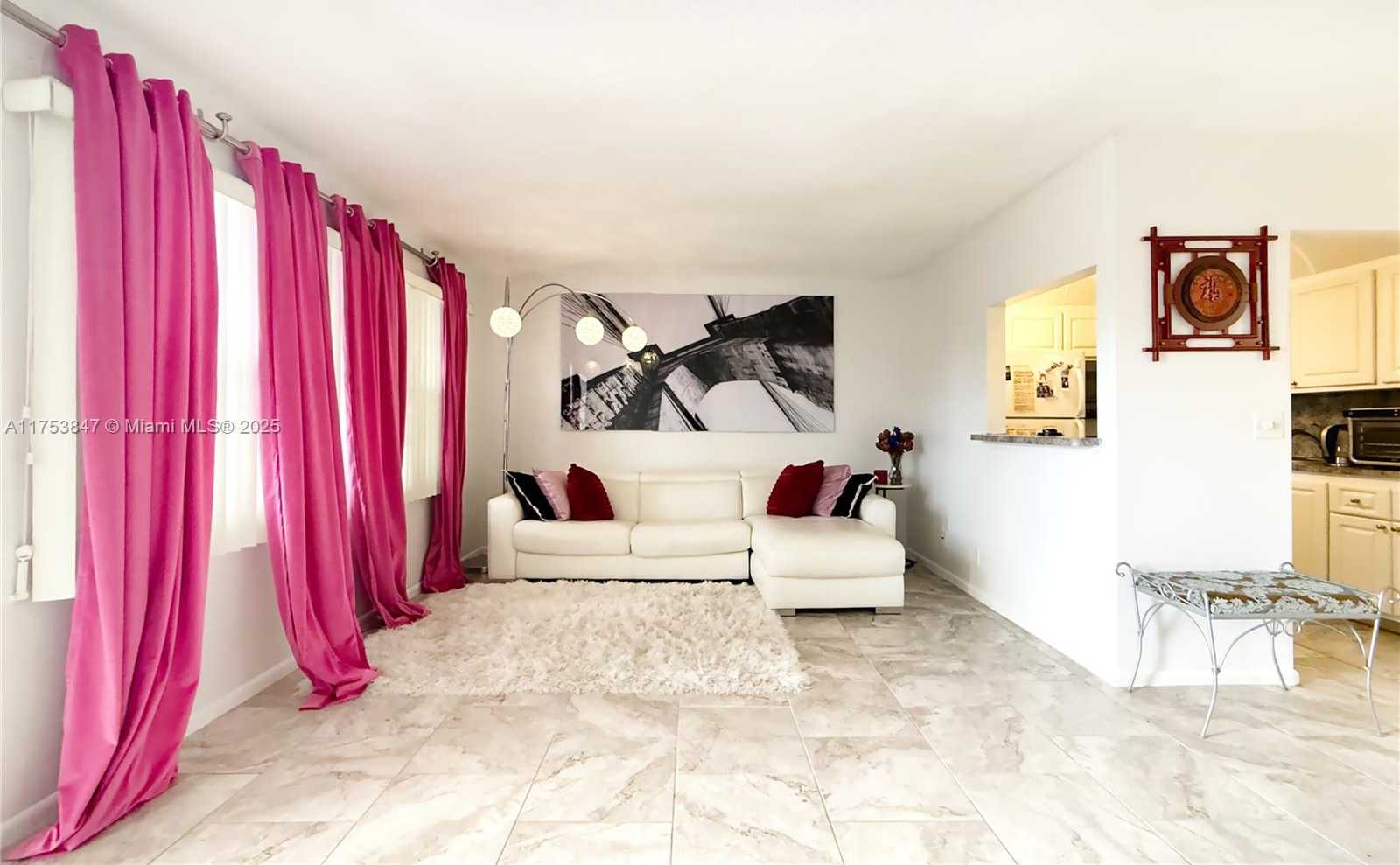 Small Image of 2009 NORTH FARNHAM N #2009, Deerfield Beach Number 4