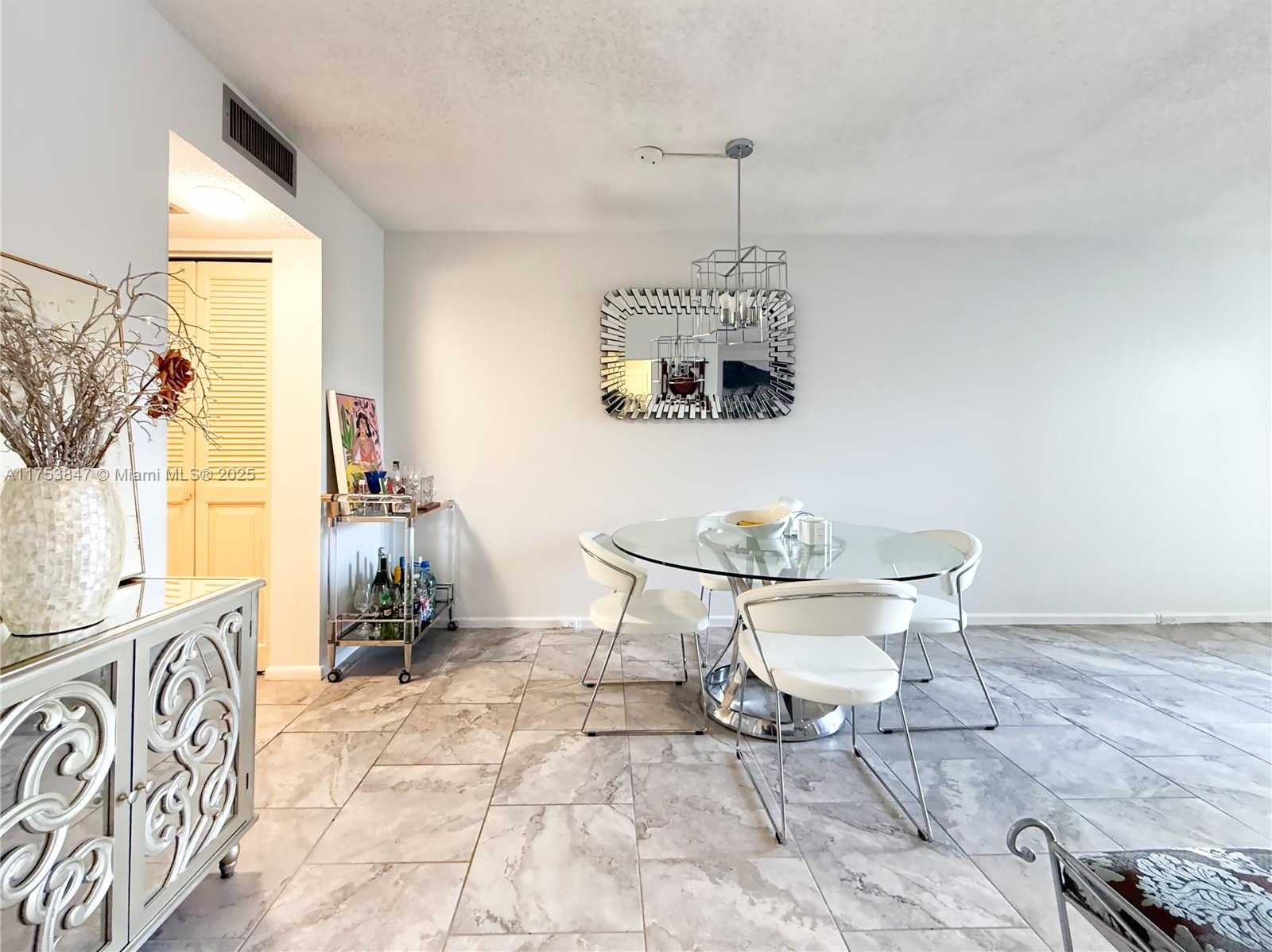 Small Image of 2009 NORTH FARNHAM N #2009, Deerfield Beach Number 5