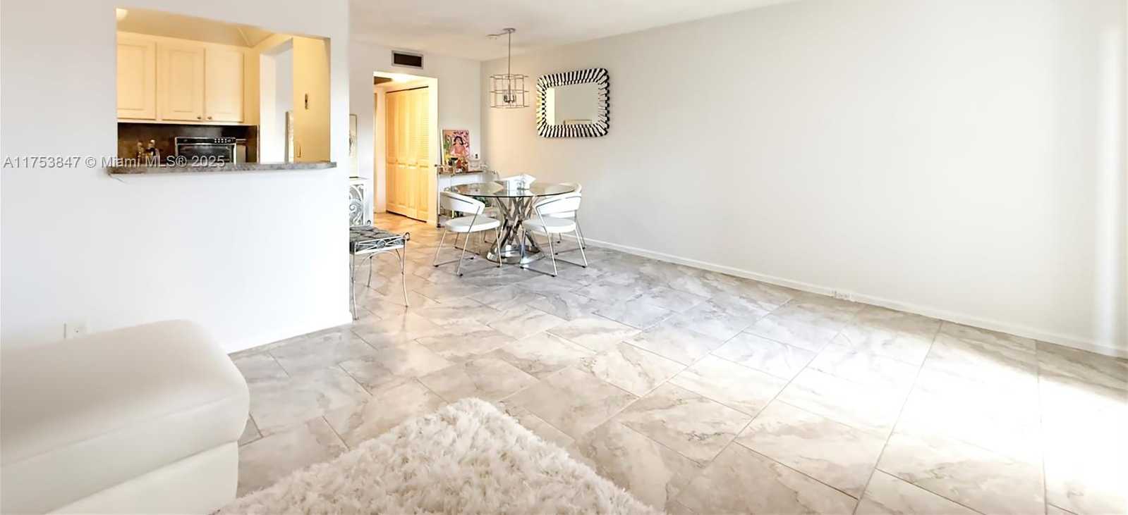 Small Image of 2009 NORTH FARNHAM N #2009, Deerfield Beach Number 6