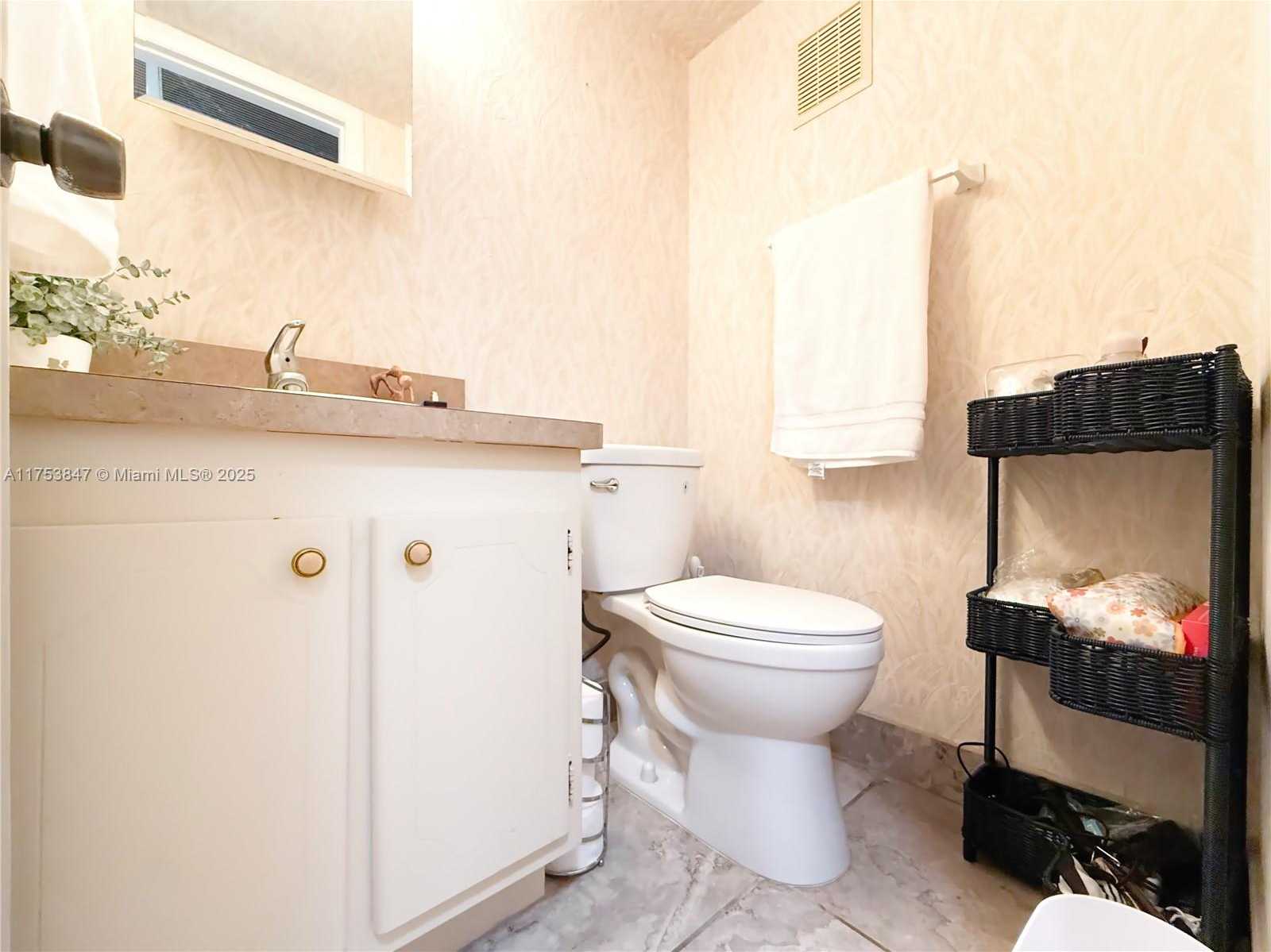 Small Image of 2009 NORTH FARNHAM N #2009, Deerfield Beach Number 7