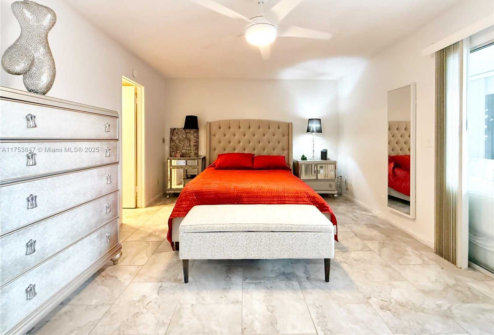 Small Image of 2009 NORTH FARNHAM N #2009, Deerfield Beach Number 8