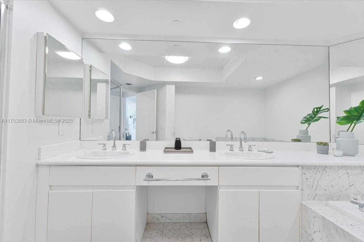 Small Image of 16400 COLLINS AVE #1542, Sunny Isles Beach Number 23