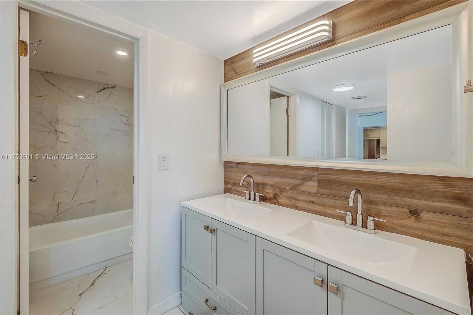 Small Image of 20500 WEST COUNTRY CLUB DR #512, Aventura Number 12