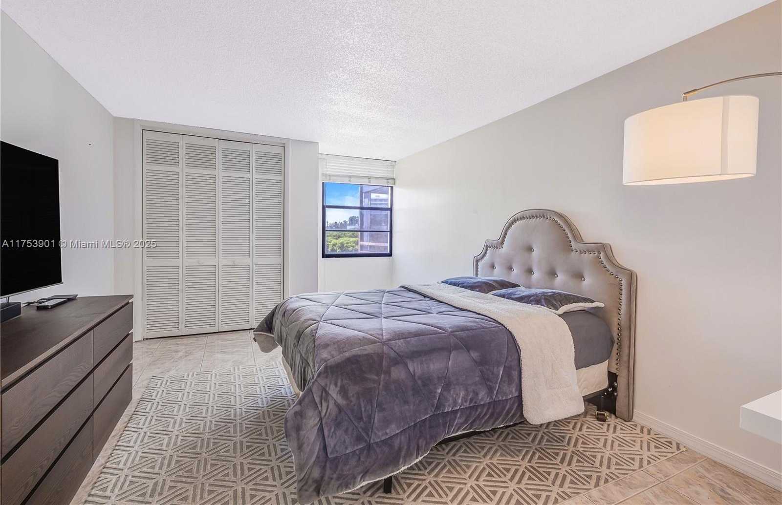 Small Image of 20500 WEST COUNTRY CLUB DR #512, Aventura Number 13