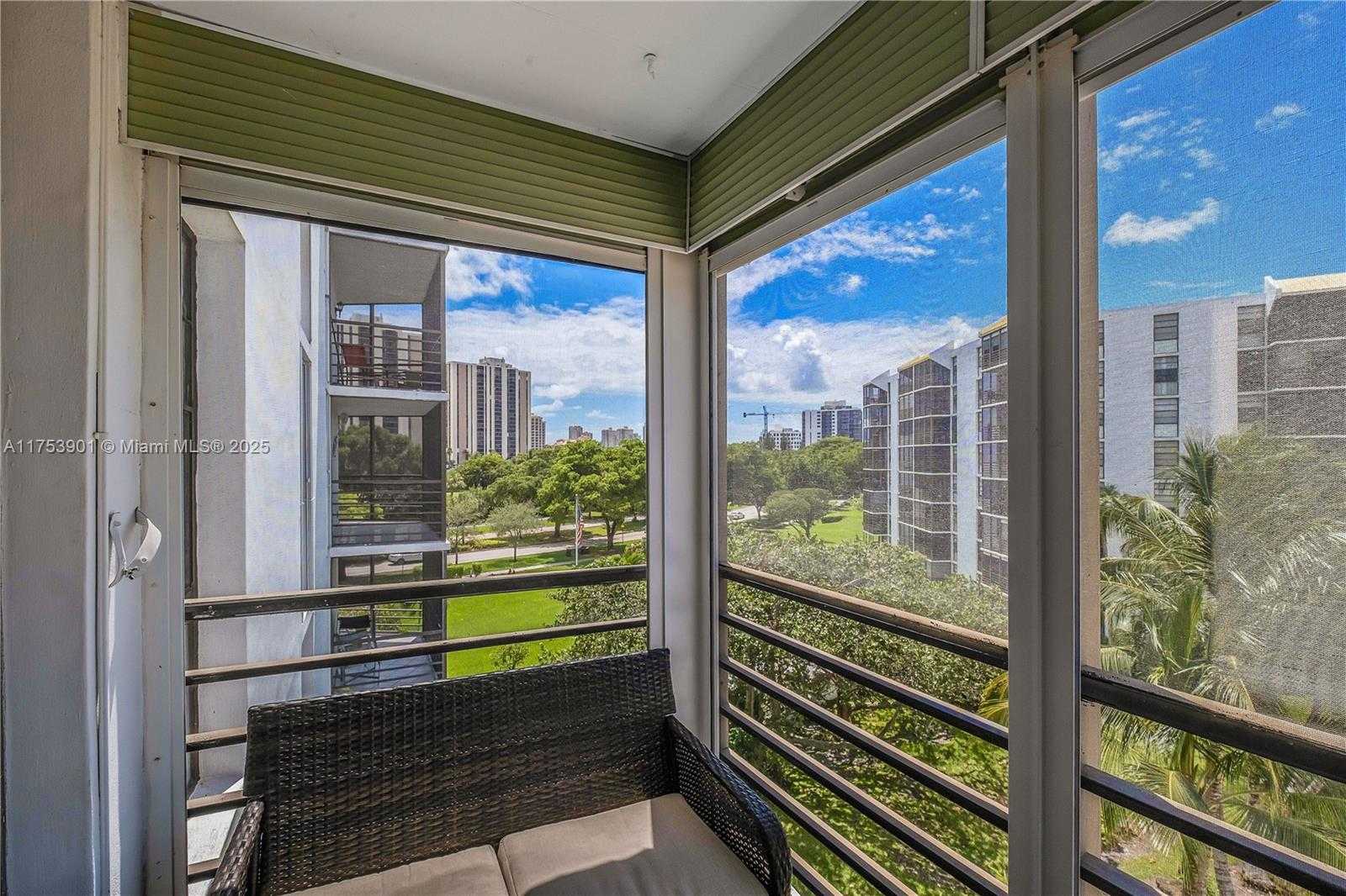 Small Image of 20500 WEST COUNTRY CLUB DR #512, Aventura Number 17