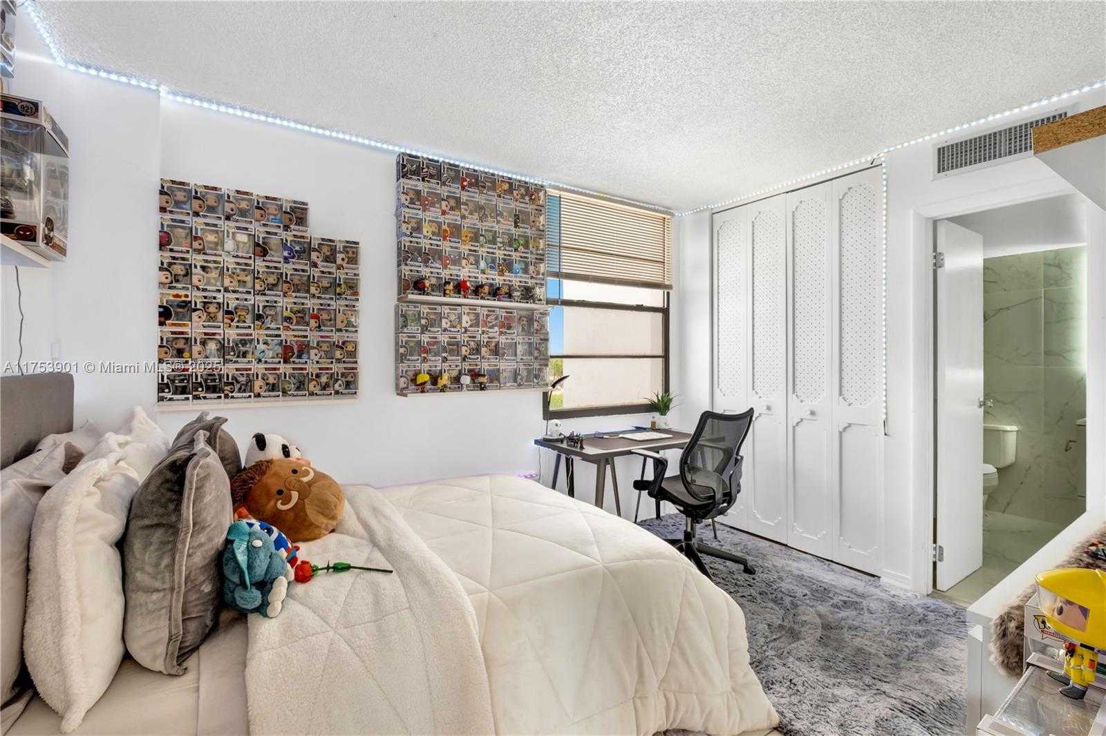 Small Image of 20500 WEST COUNTRY CLUB DR #512, Aventura Number 20