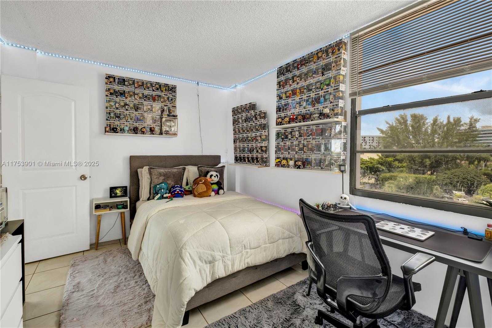 Small Image of 20500 WEST COUNTRY CLUB DR #512, Aventura Number 21