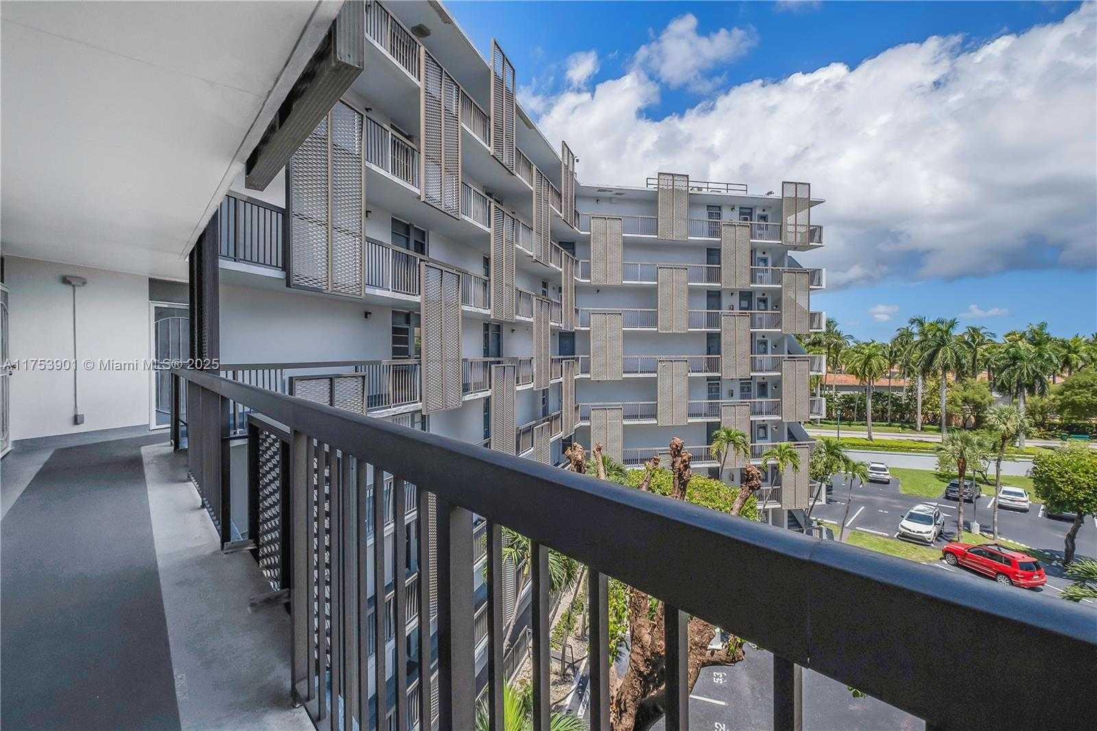 Small Image of 20500 WEST COUNTRY CLUB DR #512, Aventura Number 24