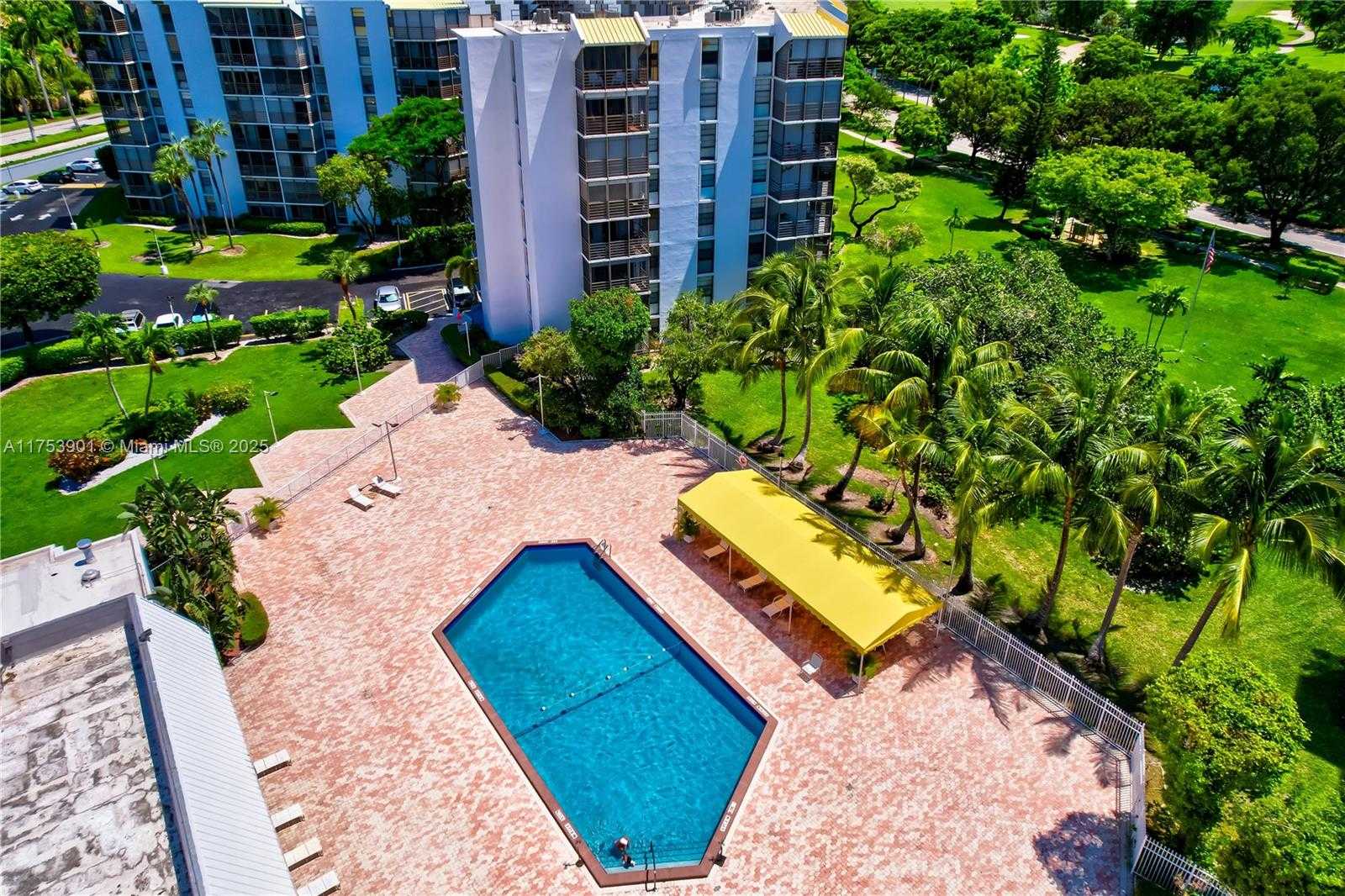 Small Image of 20500 WEST COUNTRY CLUB DR #512, Aventura Number 32