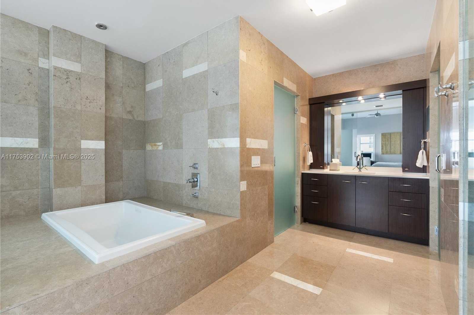 Small Image of 3739 COLLINS AVE #N-605, Miami Beach Number 10