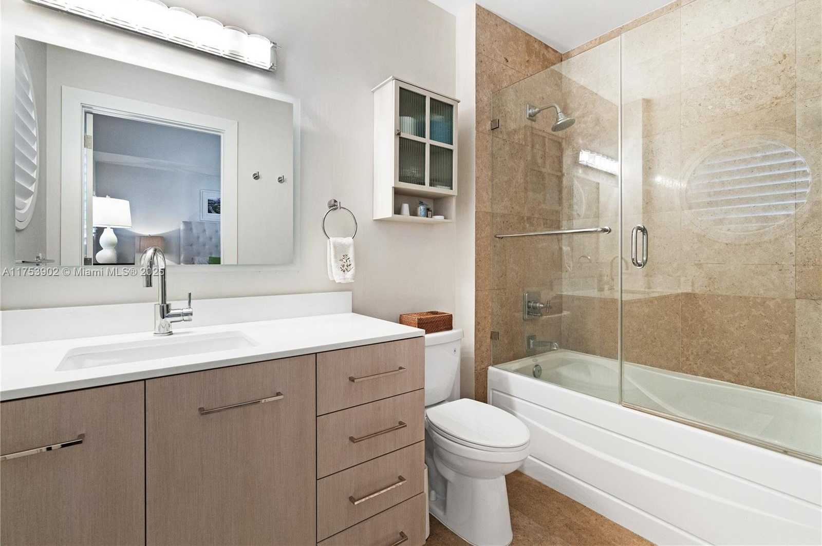 Small Image of 3739 COLLINS AVE #N-605, Miami Beach Number 13