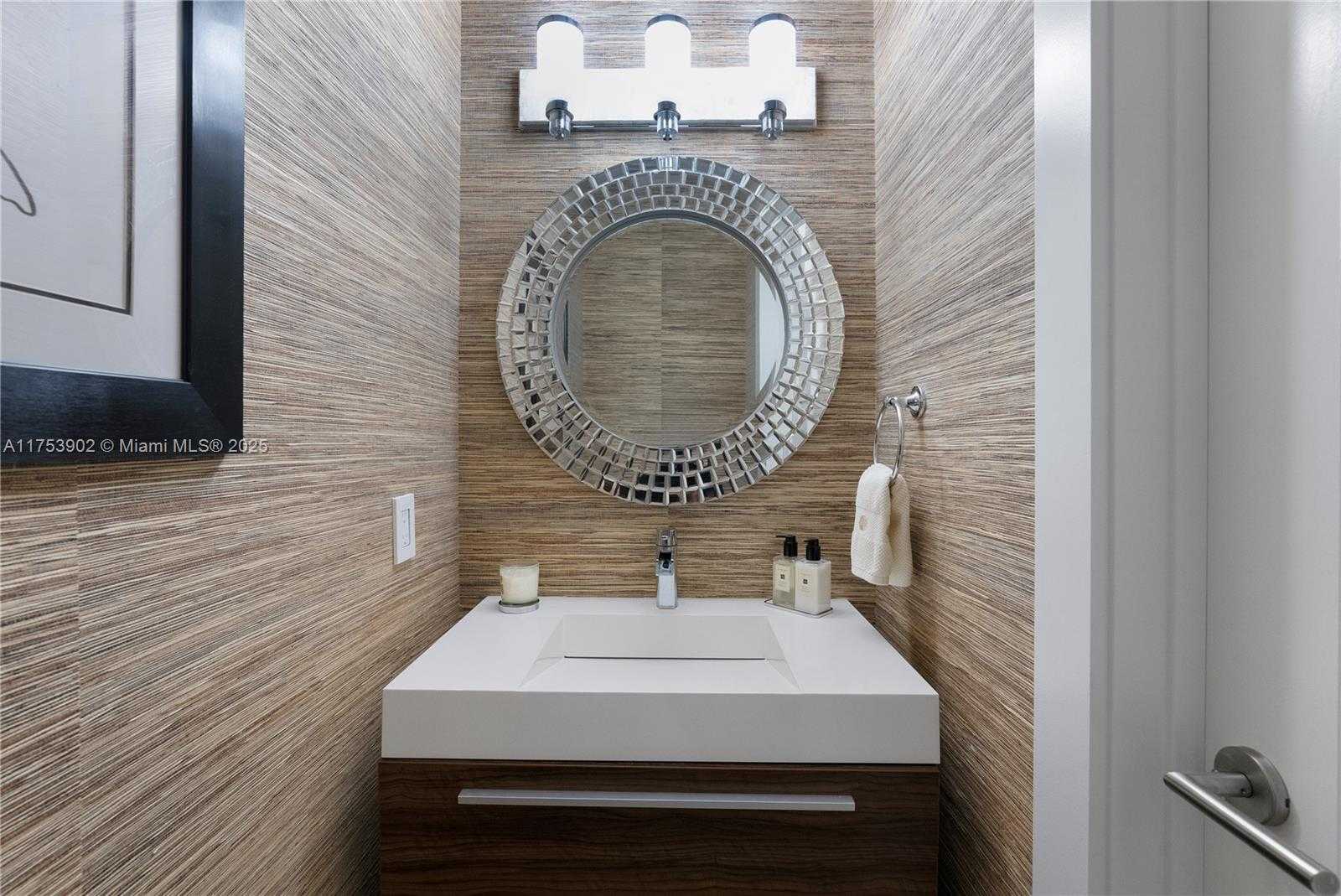 Small Image of 3739 COLLINS AVE #N-605, Miami Beach Number 7