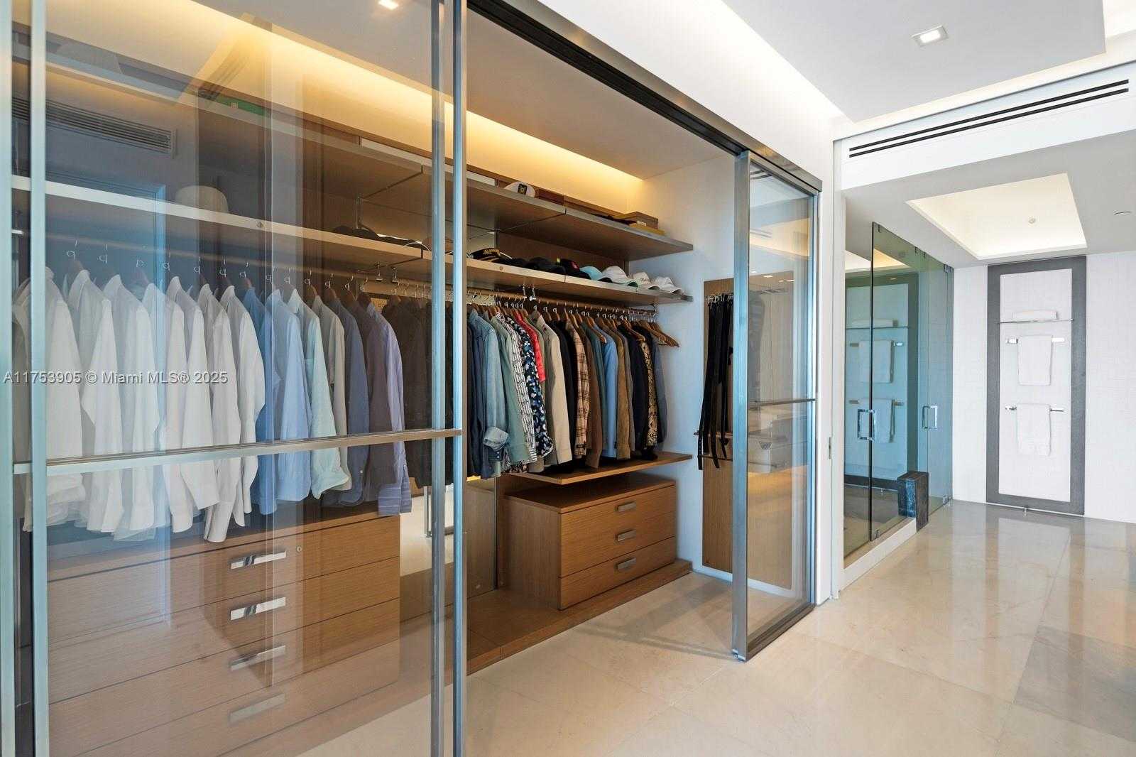 Small Image of 100 SOUTH POINTE DR #606, Miami Beach Number 11