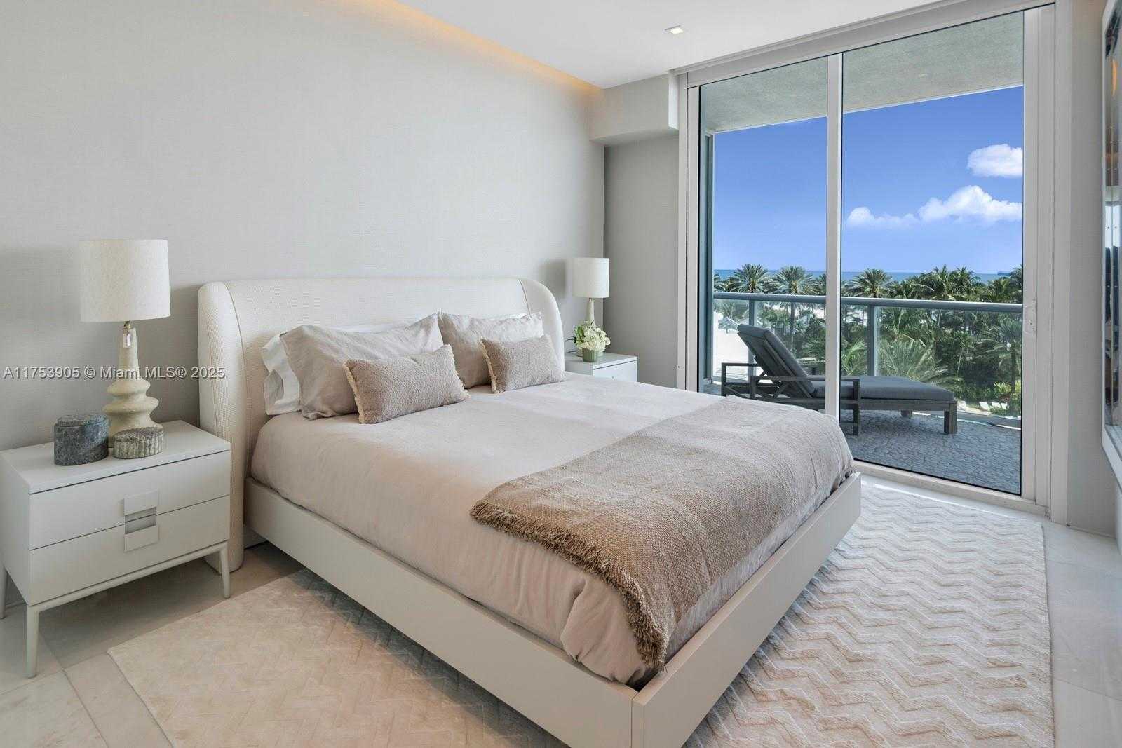 Small Image of 100 SOUTH POINTE DR #606, Miami Beach Number 14
