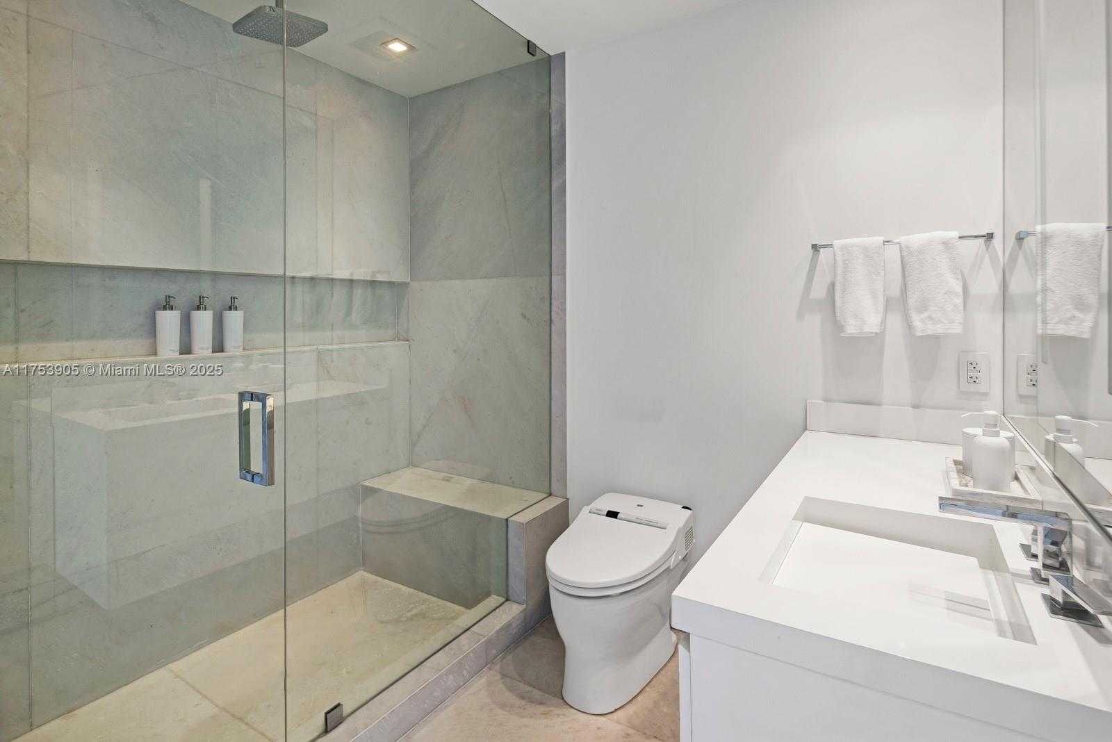 Small Image of 100 SOUTH POINTE DR #606, Miami Beach Number 16