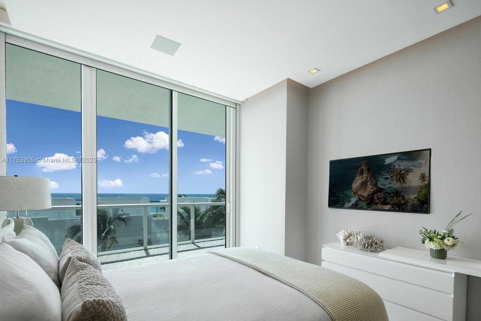 Small Image of 100 SOUTH POINTE DR #606, Miami Beach Number 18