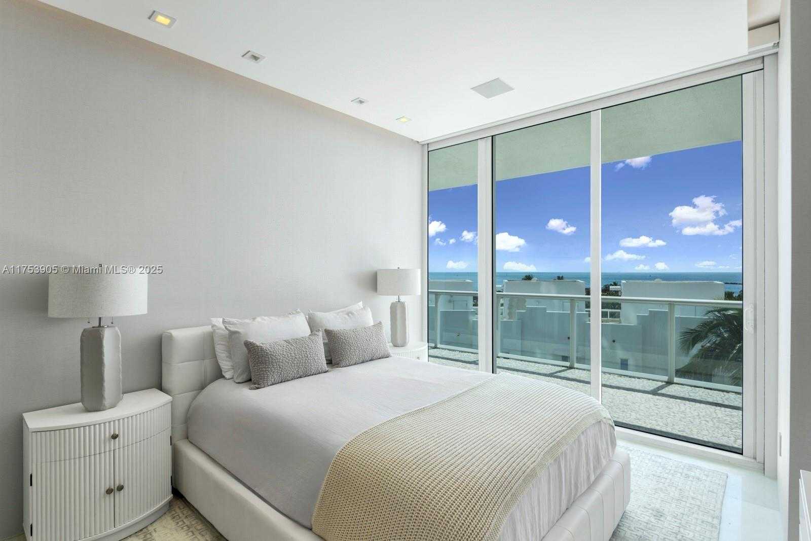 Small Image of 100 SOUTH POINTE DR #606, Miami Beach Number 19