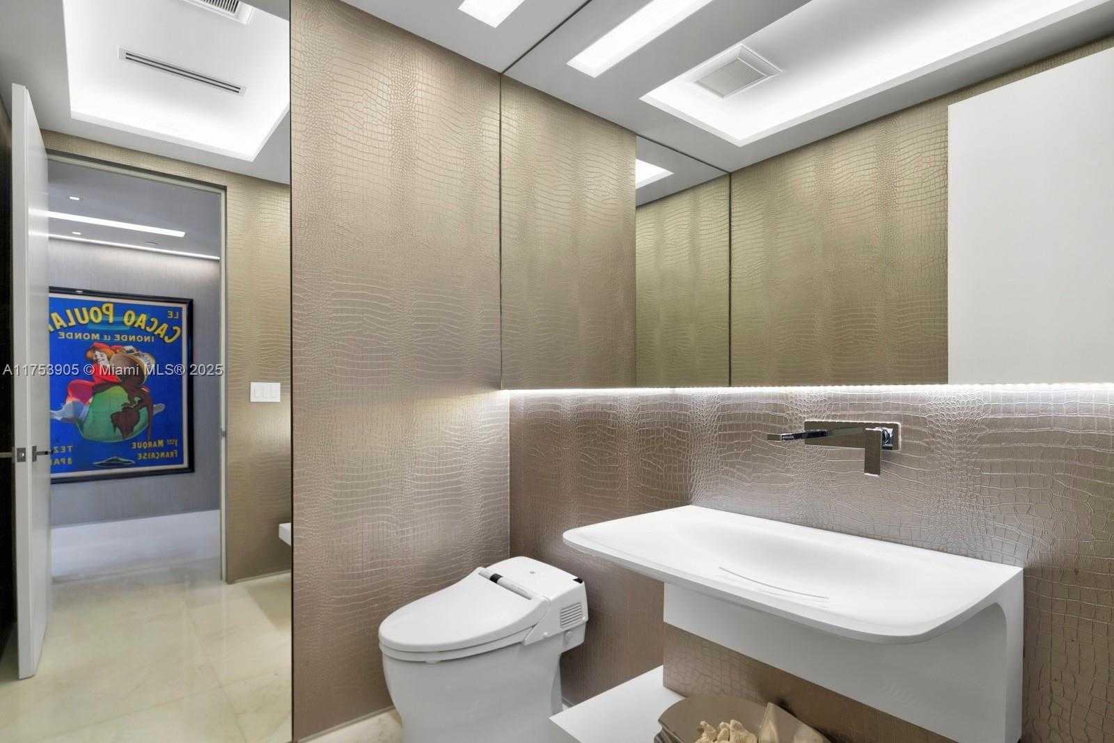 Small Image of 100 SOUTH POINTE DR #606, Miami Beach Number 24