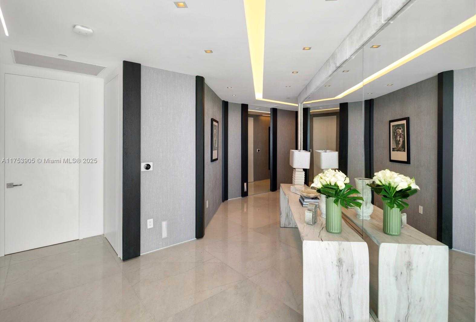 Small Image of 100 SOUTH POINTE DR #606, Miami Beach Number 25