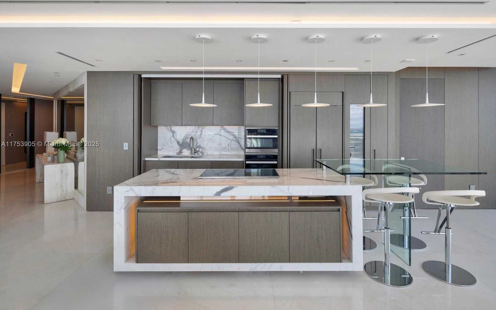 Small Image of 100 SOUTH POINTE DR #606, Miami Beach Number 6