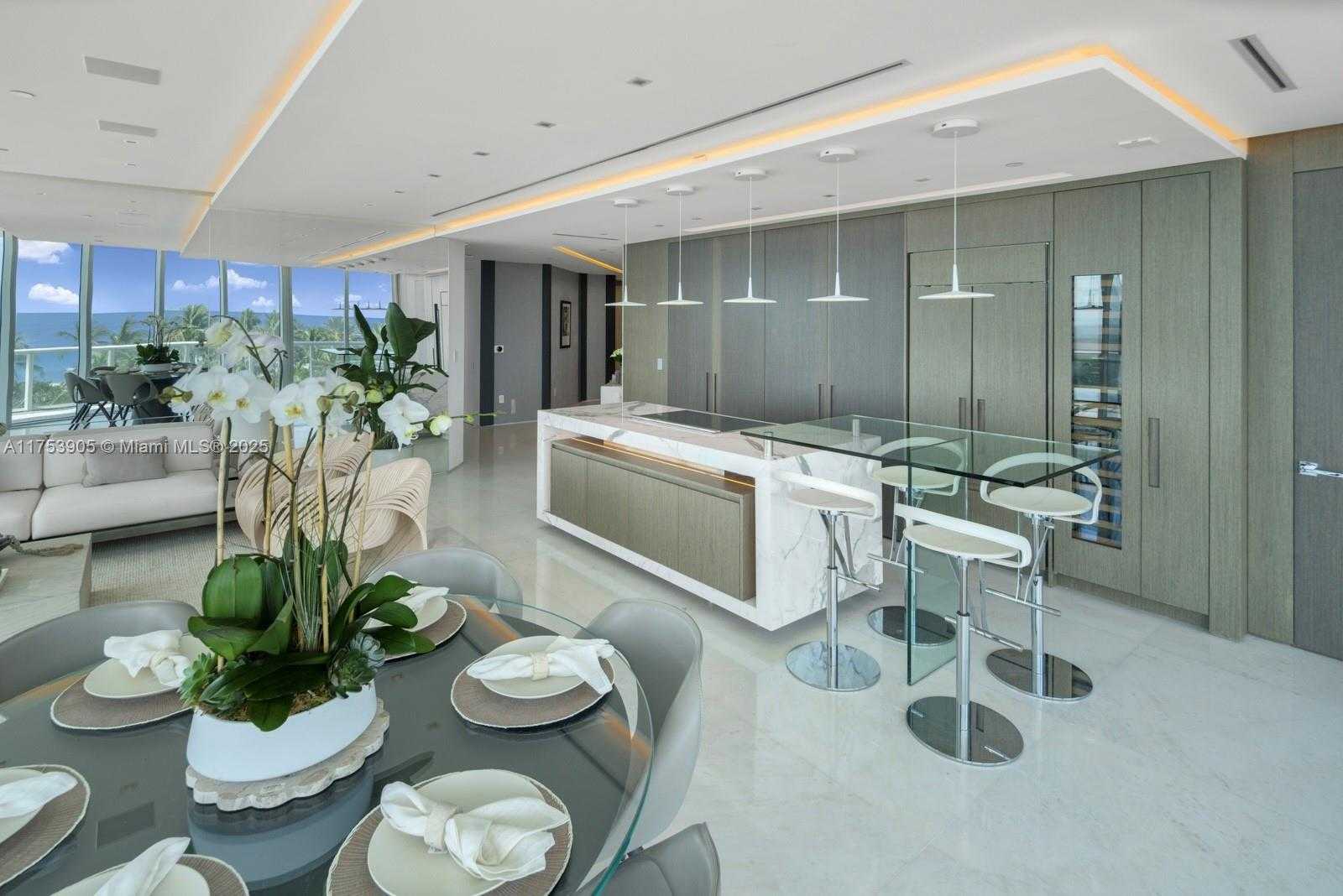 Small Image of 100 SOUTH POINTE DR #606, Miami Beach Number 7