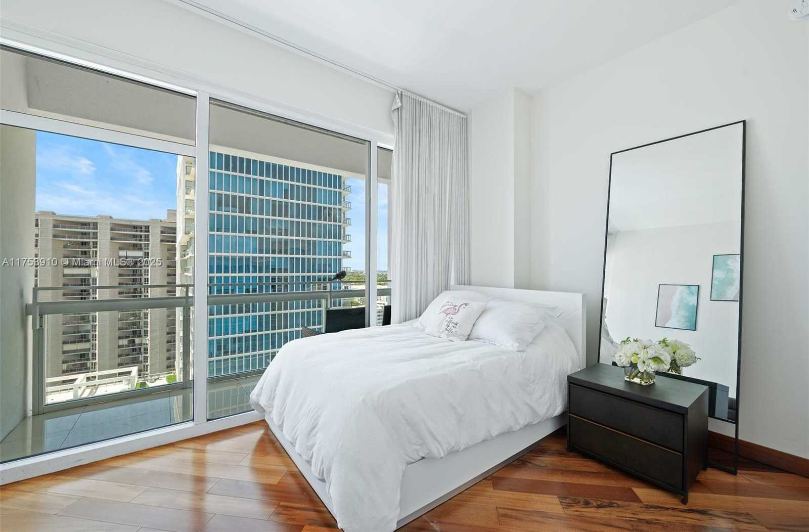 Small Image of 6801 COLLINS AVE #PH06 (Deed PH10), Miami Beach Number 18
